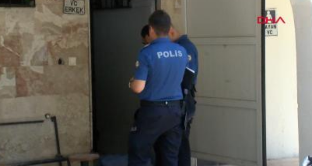 Cami tuvaletinde ceset bulundu